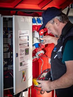Elektrische Sicherheitsüberprüfung durch ETM Servicetechniker